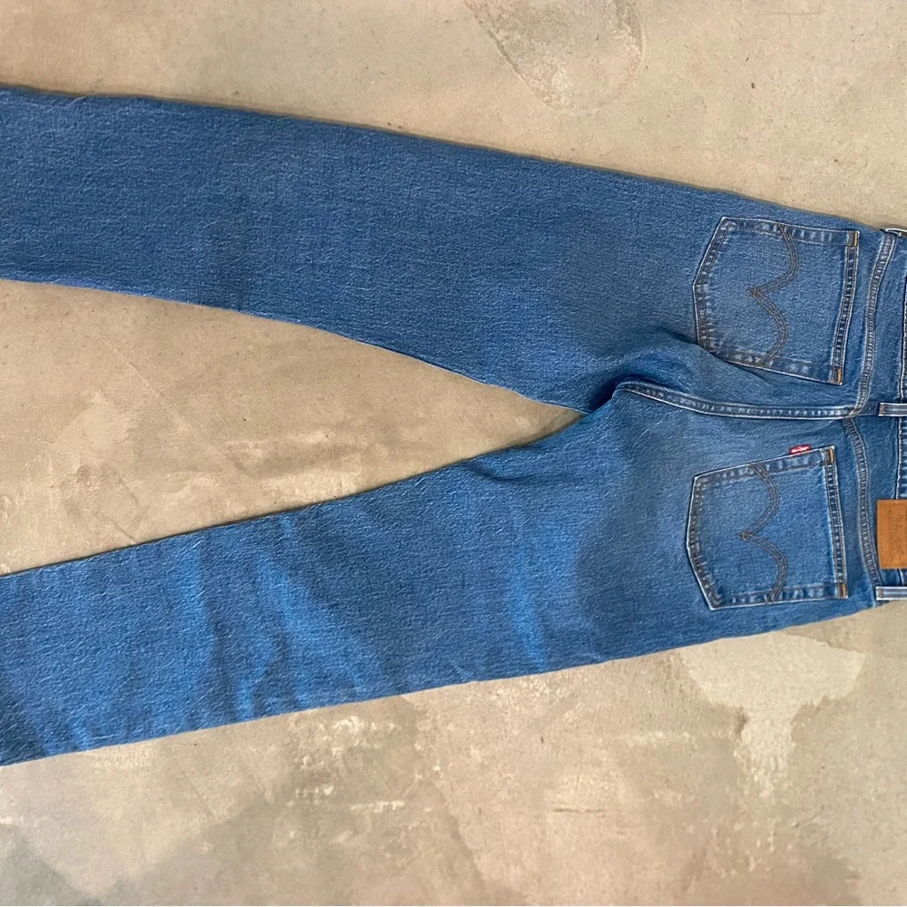 Levi’s Wedgie Straight Jeans - Picture 5 of 6